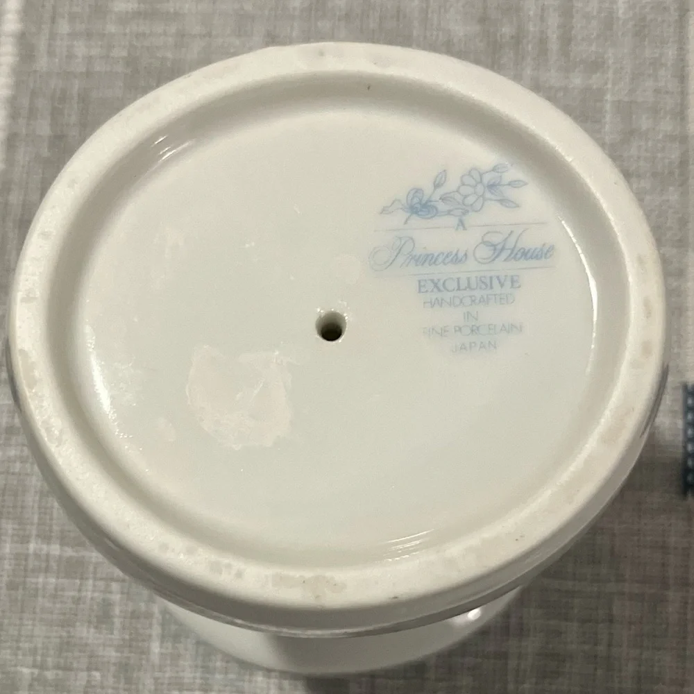 Porcelain Toothbrush Holder. Excellent used condition